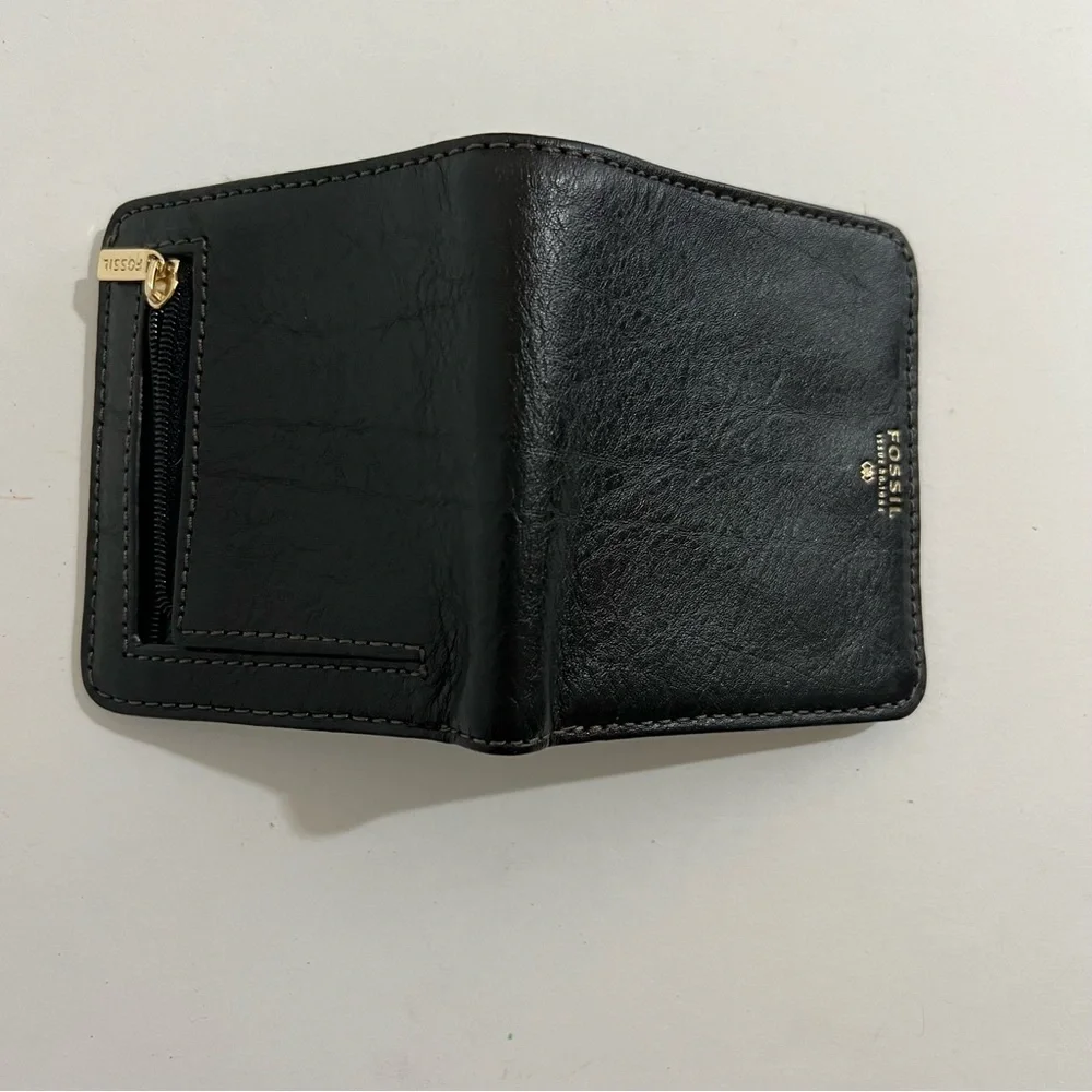 Fossil Black Leather Bi-Fold Green Interior Card Slot & Coin Compartment Wallet